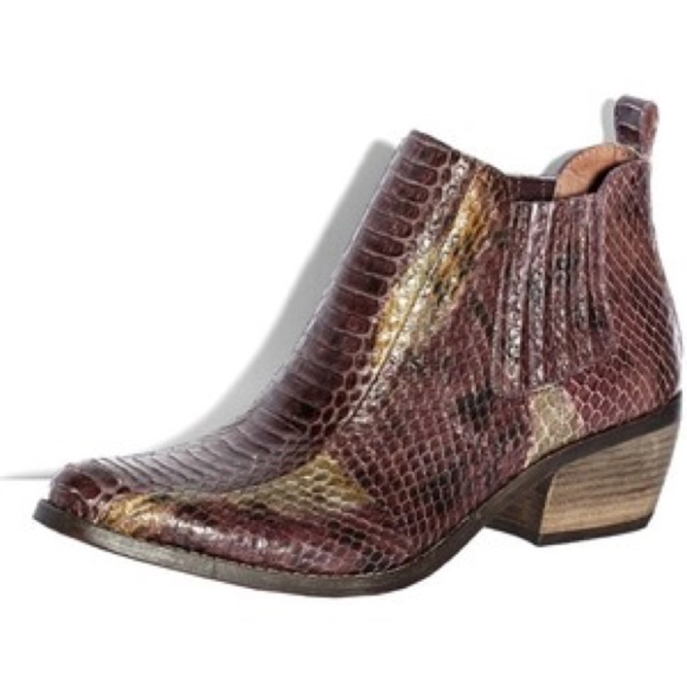 Vince Camuto Corral Snakeskin Bootie size 6